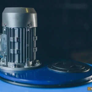 Емкость T 2000 с турбинной мешалкой 