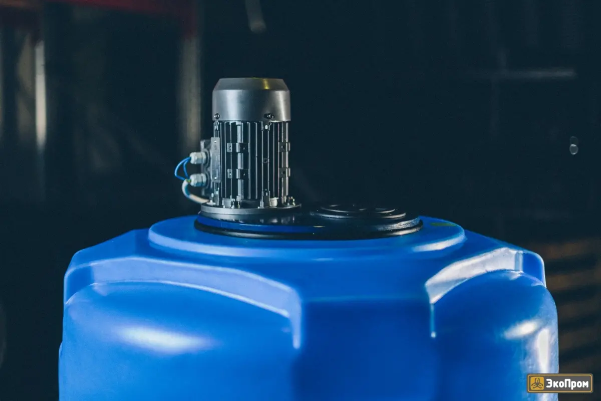 Емкость T 2000 с турбинной мешалкой 