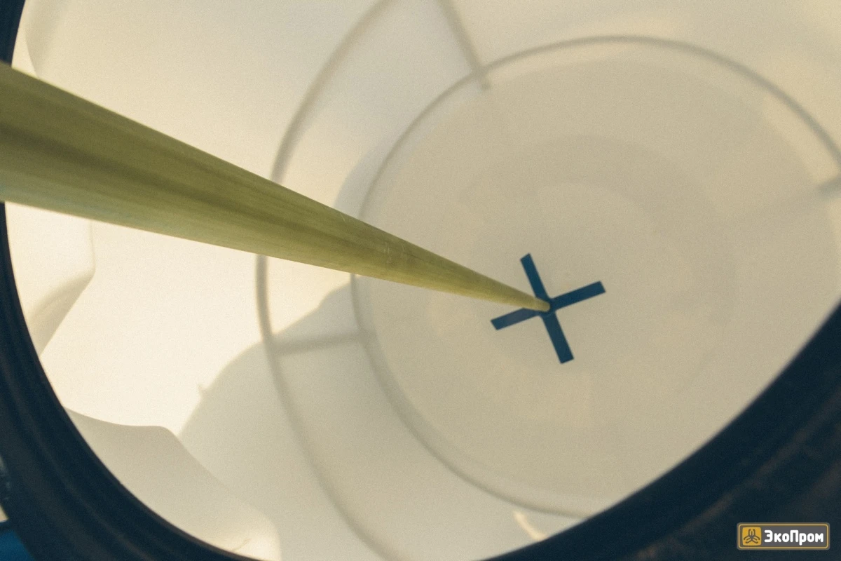 Емкость ЦКТ 5000 с патрубком 110 с лопастной Ж-Ж мешалкой в обрешетке с лестницей