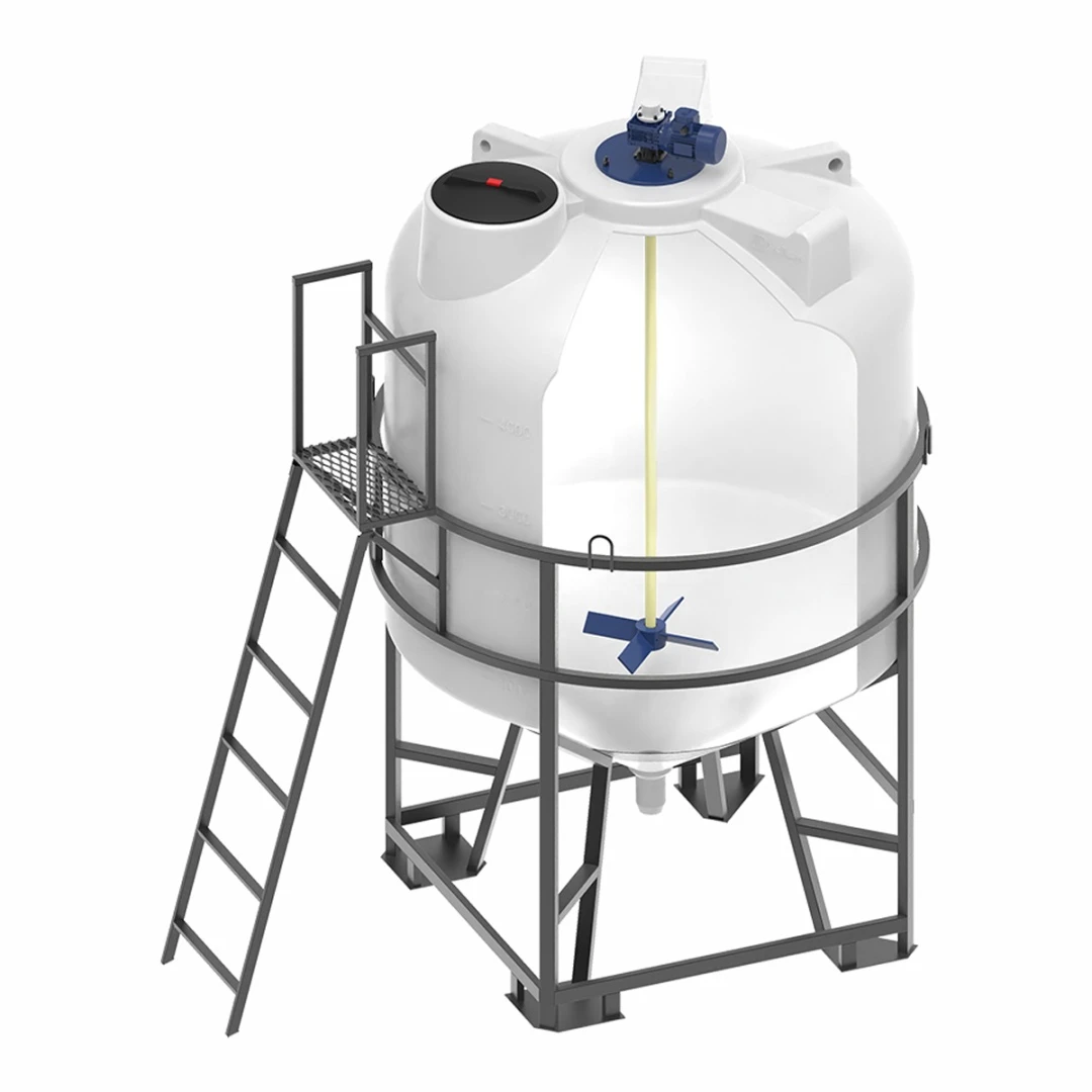 Емкость ЦКТ 5000 с патрубком 110 с лопастной Ж-Ж мешалкой в обрешетке с лестницей